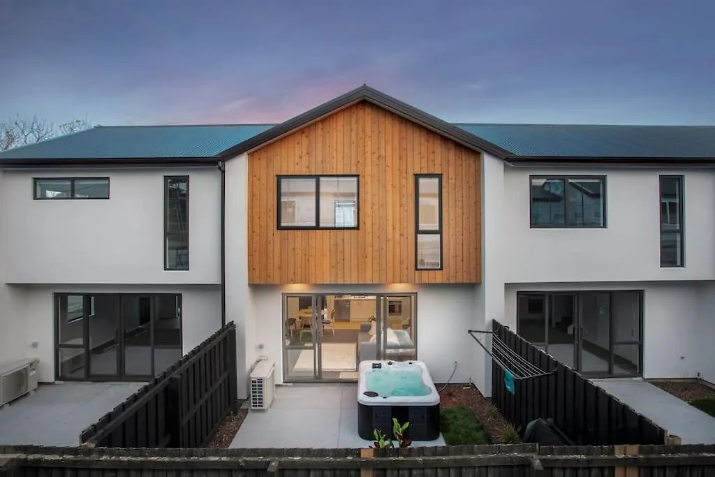 Stylish Townhouse With Hot Tub contacts