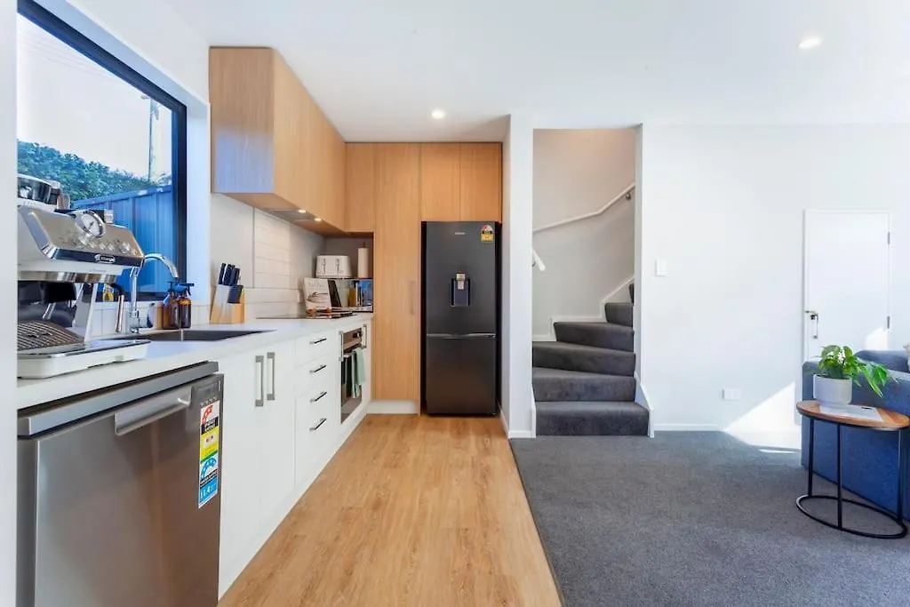 Stylish Townhouse With Hot Tub Apartment Christchurch