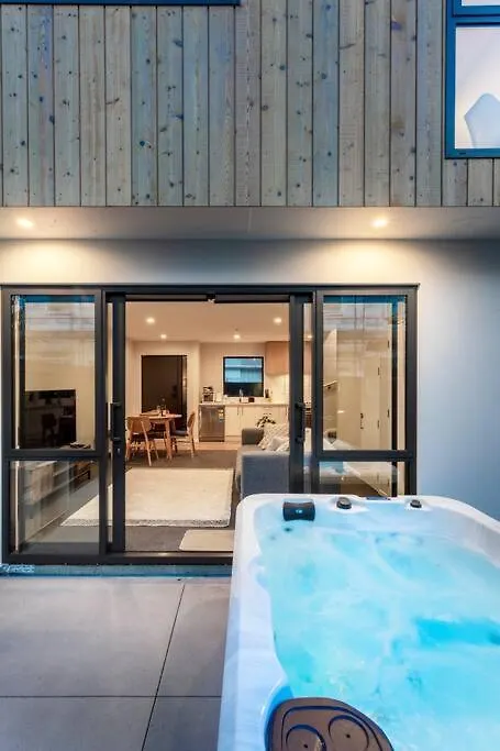 Stylish Townhouse With Hot Tub Apartment Christchurch New Zealand